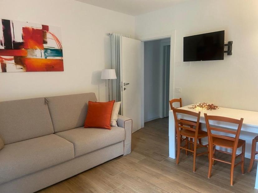 Casa Vacanze La Brenta Chiavenna Ruang foto